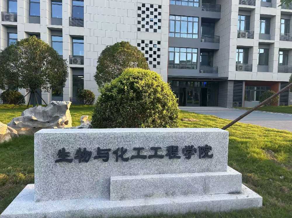 赣县区扬州职业大学体育场高杆灯项目